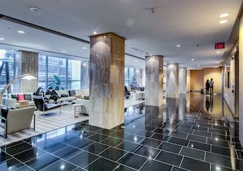 MiCasa Suites - Stylish Condo in Maple Leaf Square