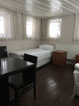 Piya Hostel