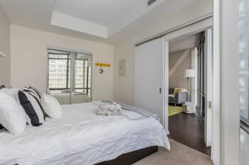 QuickStay - Luxury on Bay St. (Yonge & College)