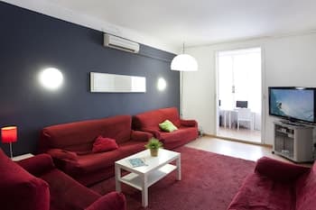 Sant Jordi Hostel Alberg
