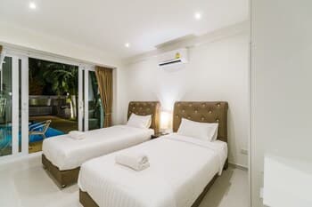Luxury Pool Villa 52