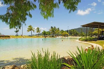 Colonial Court Beachfront Motel & Holiday Stay