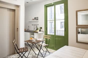 Ainb Born-Dames Apartments