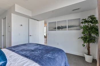QuickStay - Premium 2-Bedroom with CN Tower & Lake Views