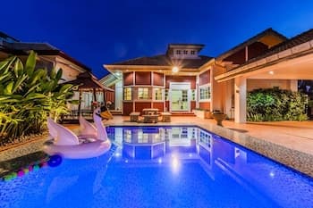 Baan Red Ribbon Pool Villa by Pinky