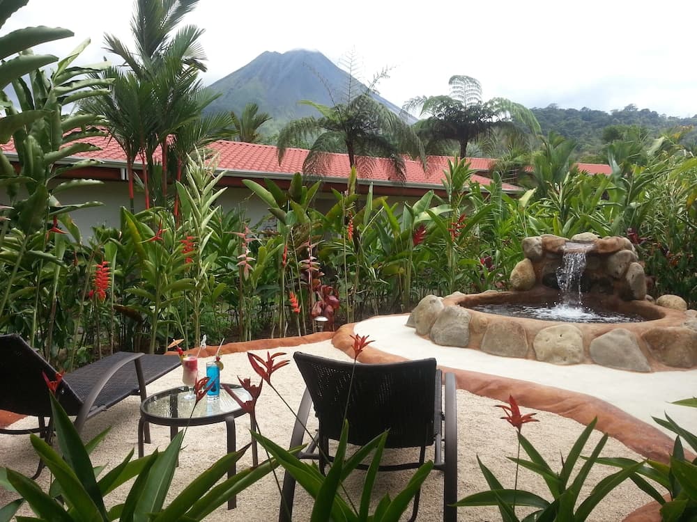 Volcano Lodge, Hotel & Thermal Experience