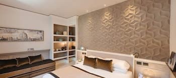 Rhea Silvia Luxury Navona