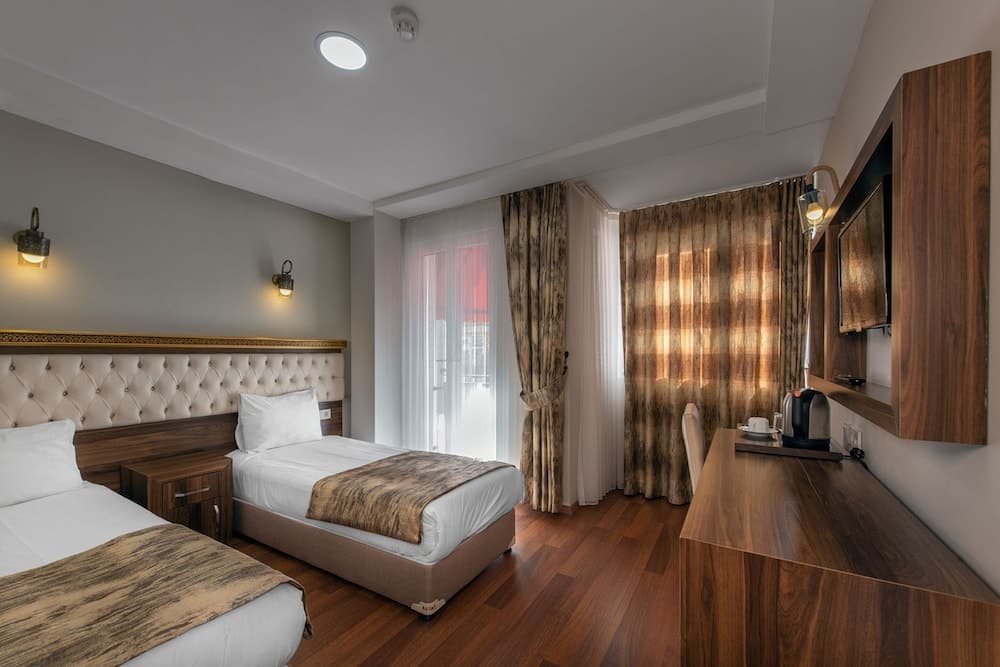 Aristocrat Hotel