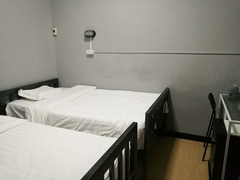 Moumou Hostel
