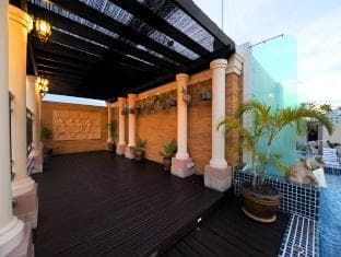 Whitehouse Condotel