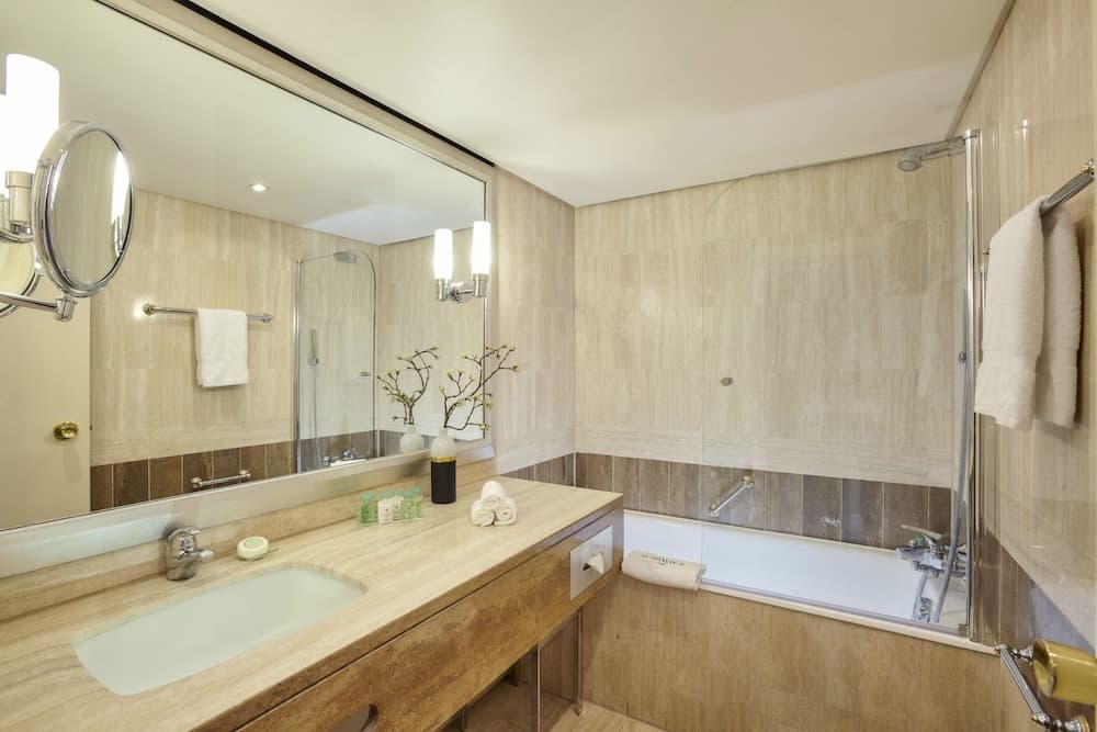 Warwick Paris (Former Warwick Champs-Elysees)