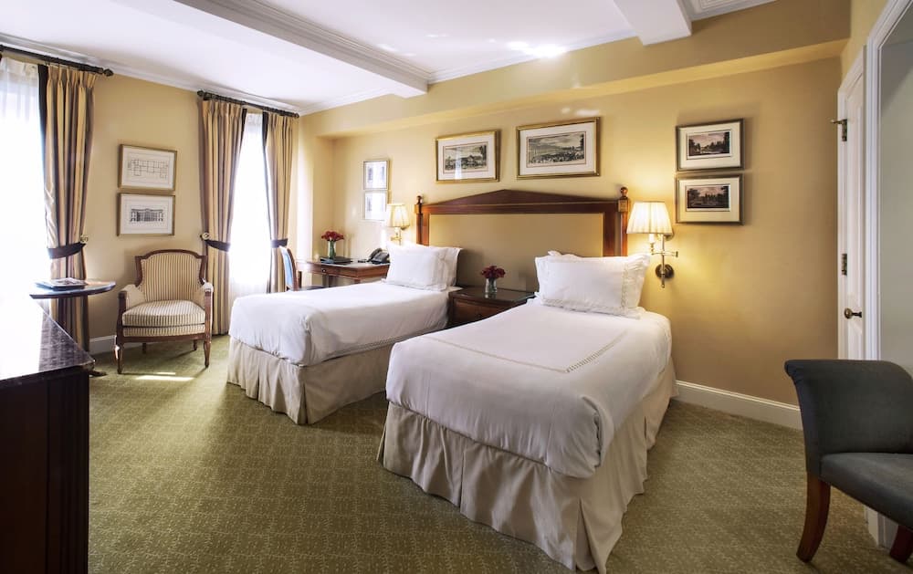 Hotel Plaza Athenee