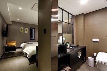 Donggyeong Hotel
