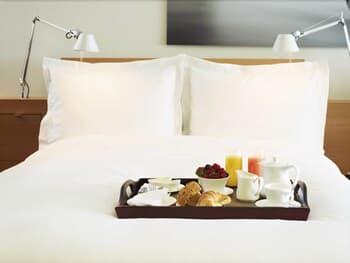 Le Germain Hotel Maple Leaf Square