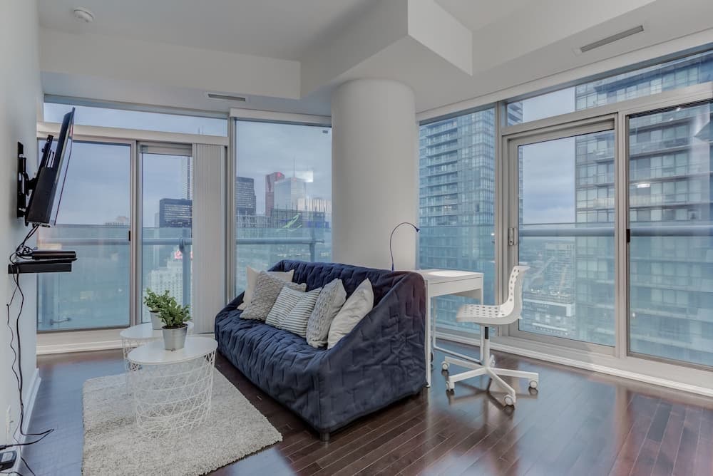 Noel Suites-York St and Lakeshore Blvd