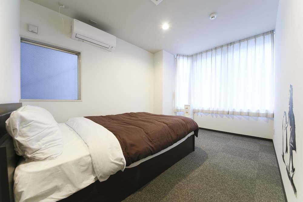 Roots Hostel