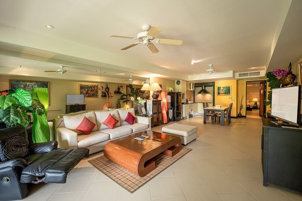 Aspasia by Resava Group