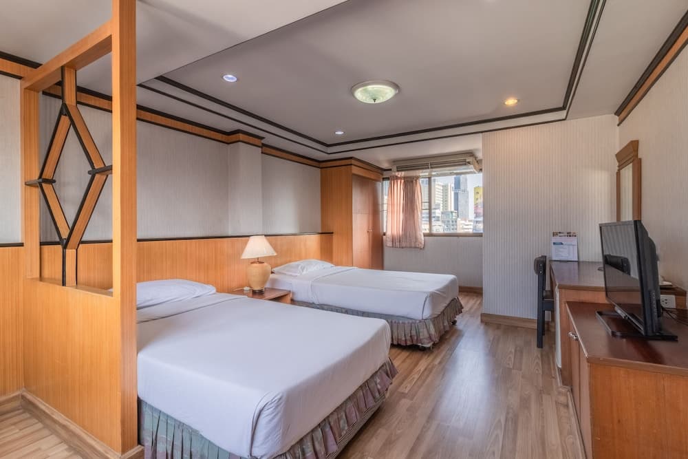 OYO 75385 Hotel Win Long