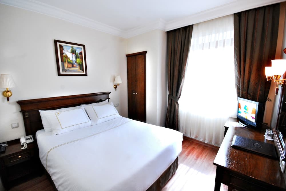 Golden Crown Hotel