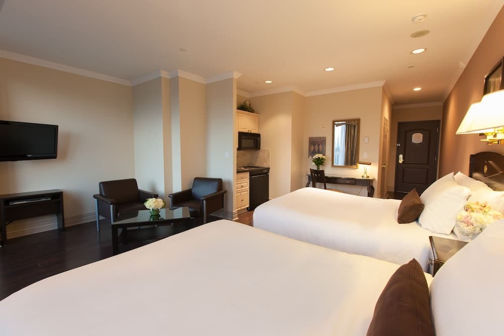 Grand Hotel & Suites