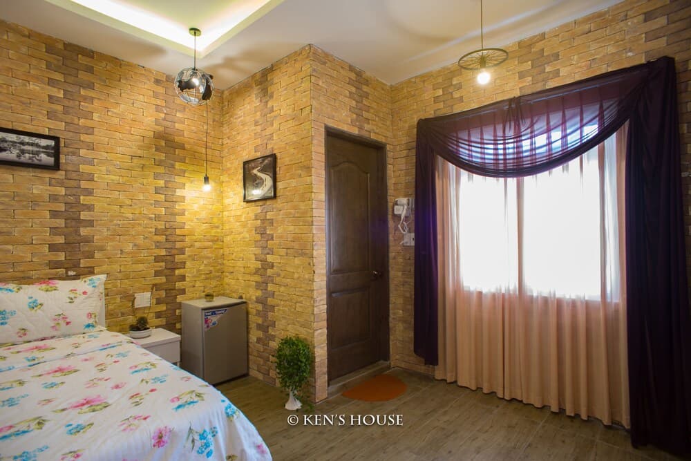Ken's Backpackers Hotel