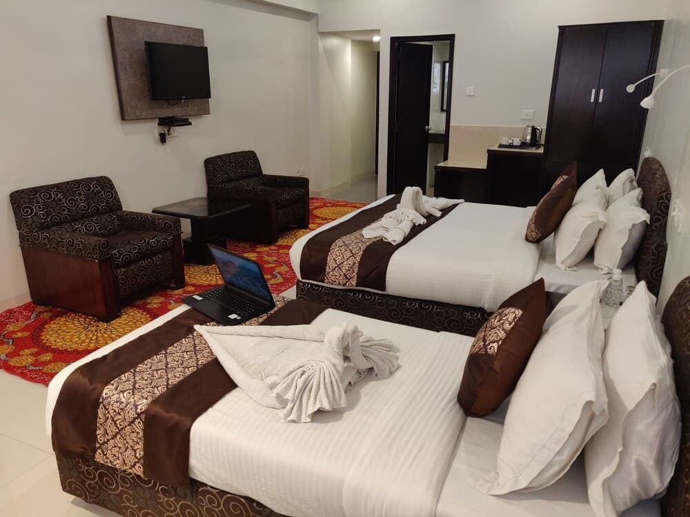 Chandra Inn