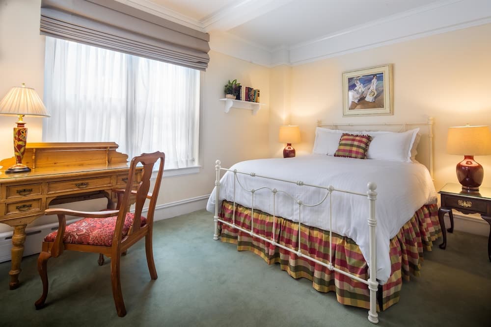 Roger Smith Hotel