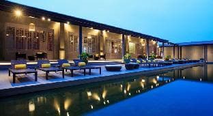 The Quarter Hualamphong by UHG