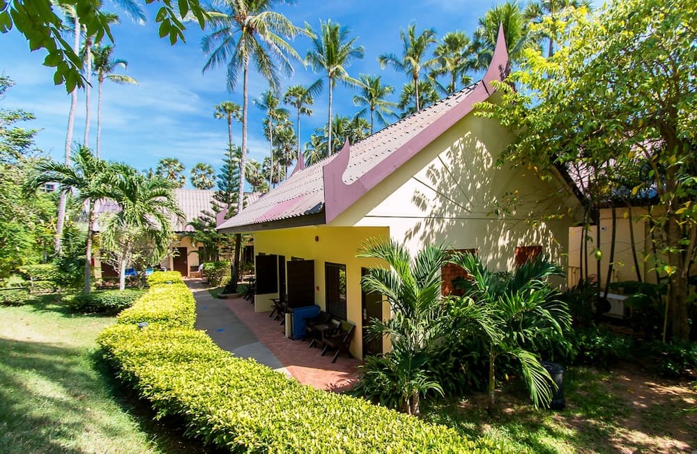 all Seasons Naiharn Phuket