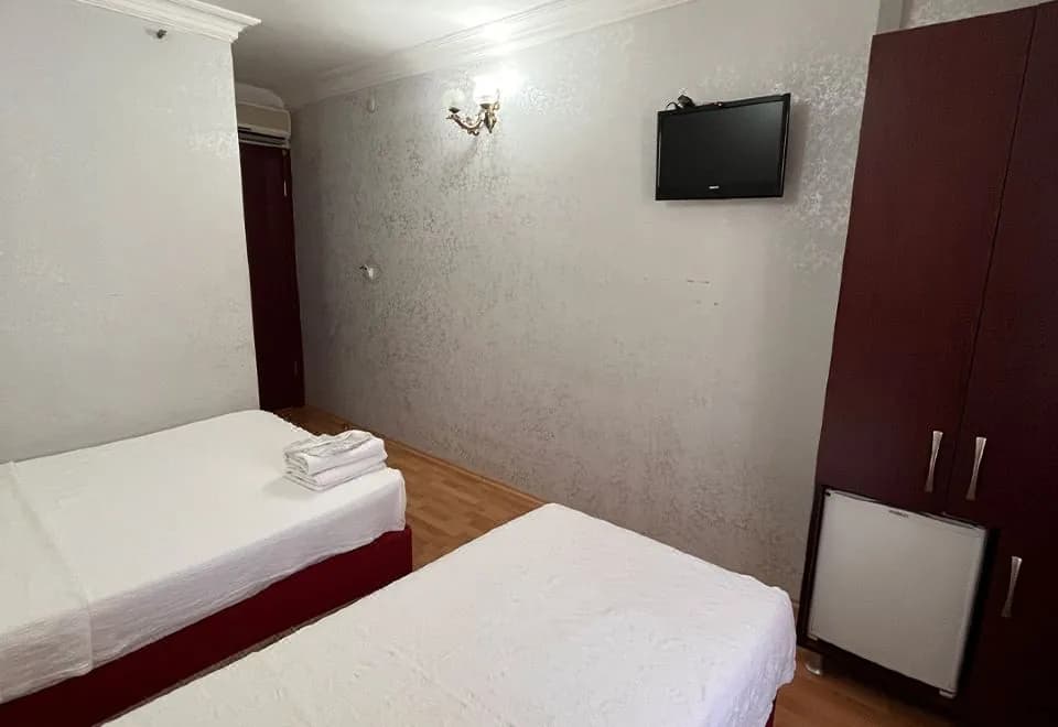 Red White Hotel
