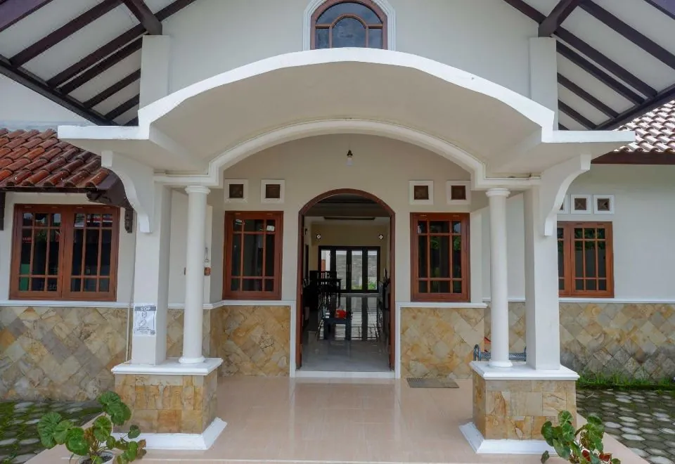 Guest House B Fren Syariah Near JIH Yogyakarta Mitra RedDoorz