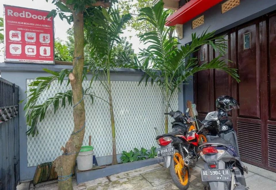 RedDoorz Syariah near Monumen Jogja Kembali