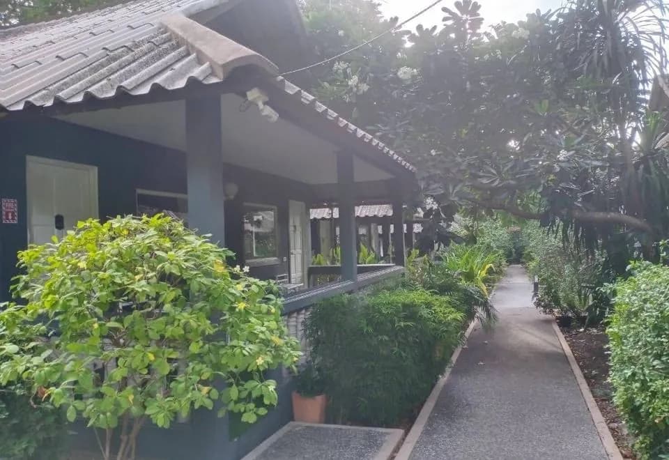 Let's Hyde Pattaya Resort & Villas - Pool Cabanas