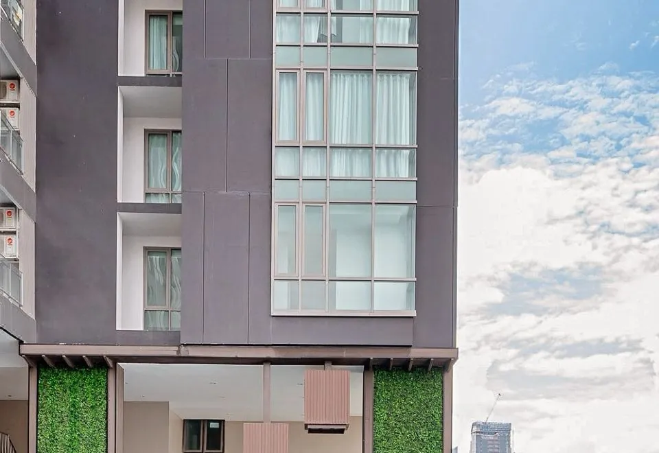 The Rich Residence Sukhumvit Nana