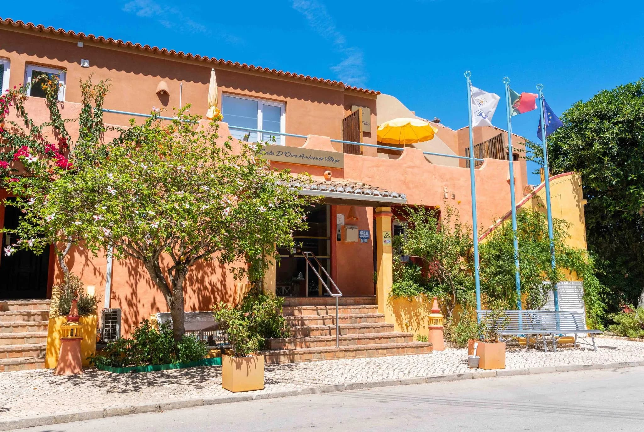 Costa d'Oiro Ambiance Village