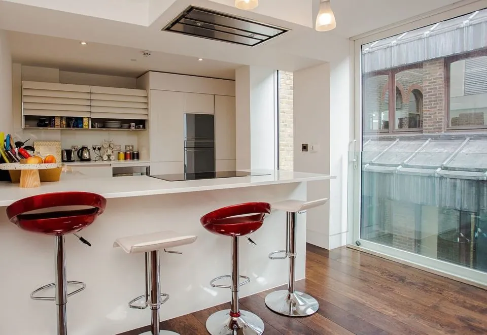 Exquisite 2 Bedroom Apartment in Bank