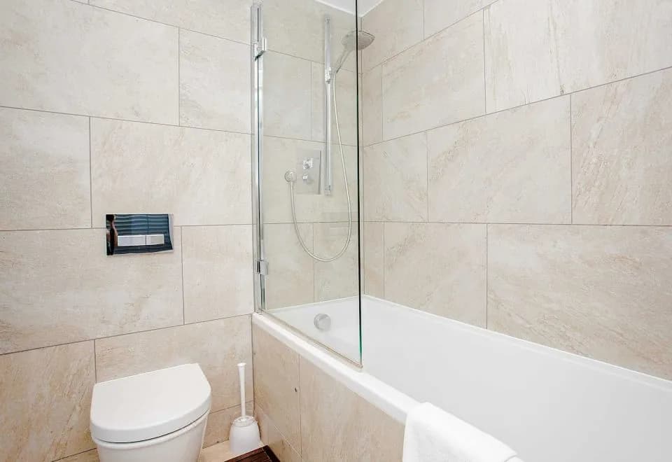 Exquisite 2 Bedroom Apartment in Bank