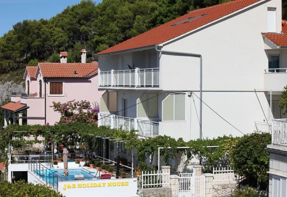 J & B Holiday House