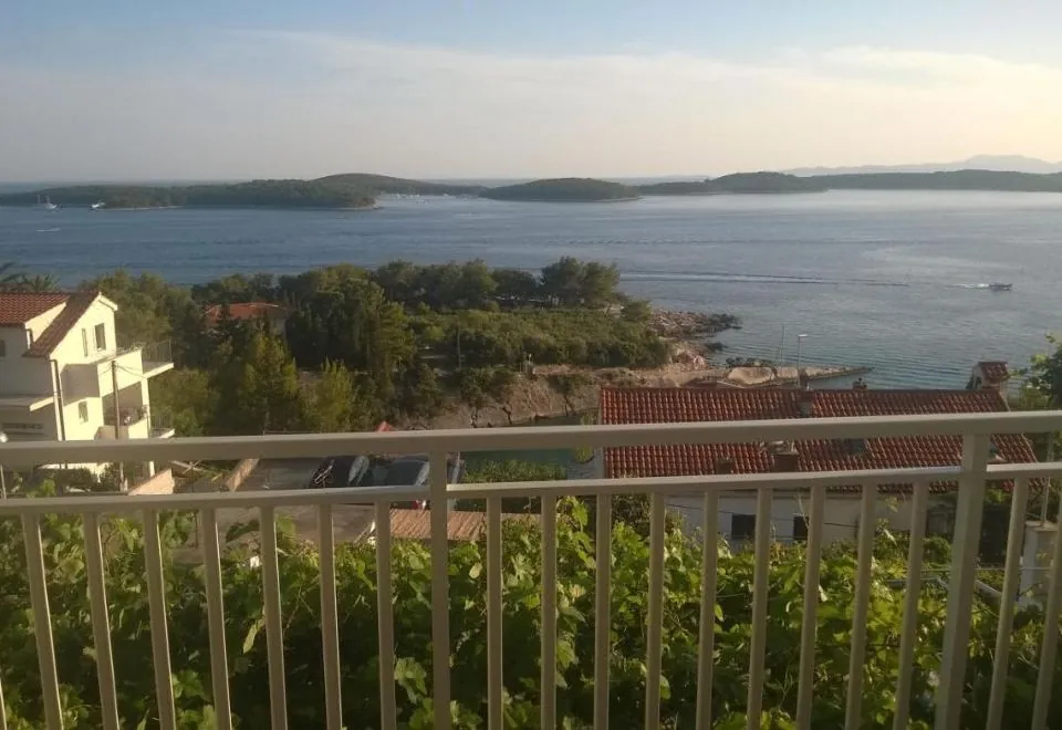 J & B Holiday House