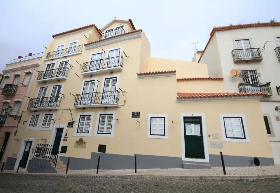 Alfama Right Point