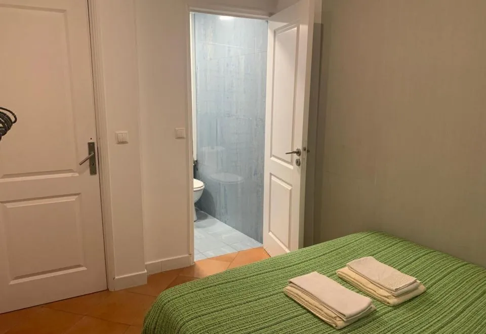 House and Rooms in Lisbon