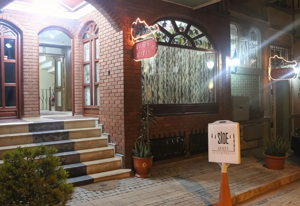 Side Hotel