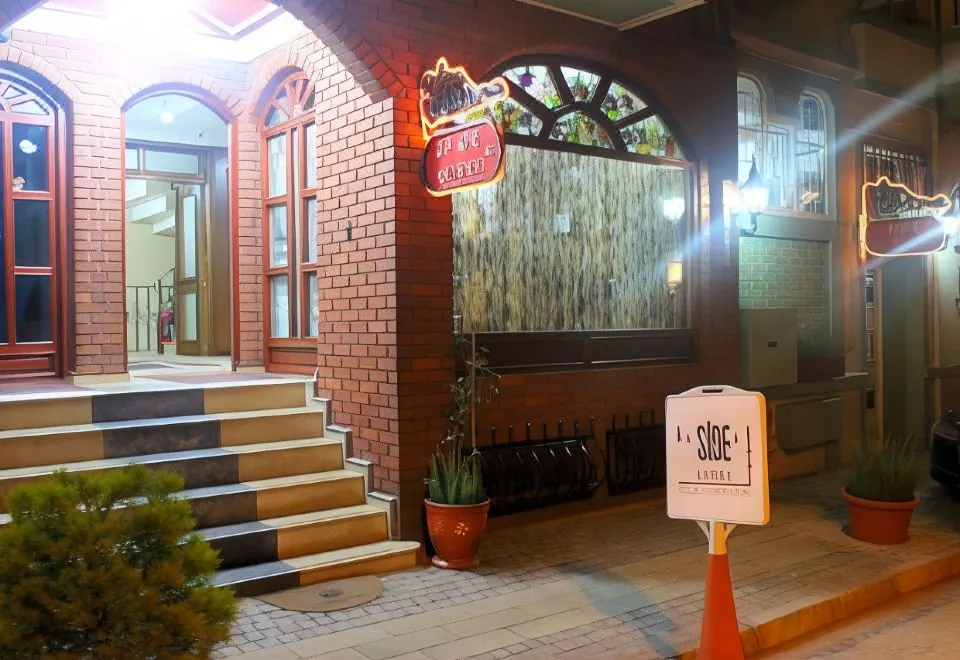 Side Hotel