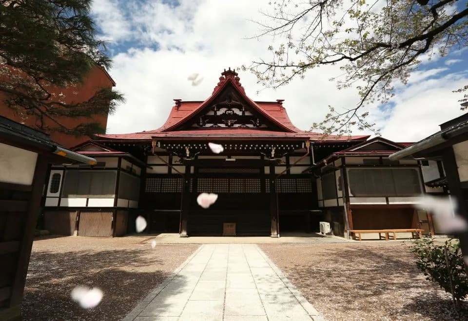 Temple Hotel Takayama Zenkoji