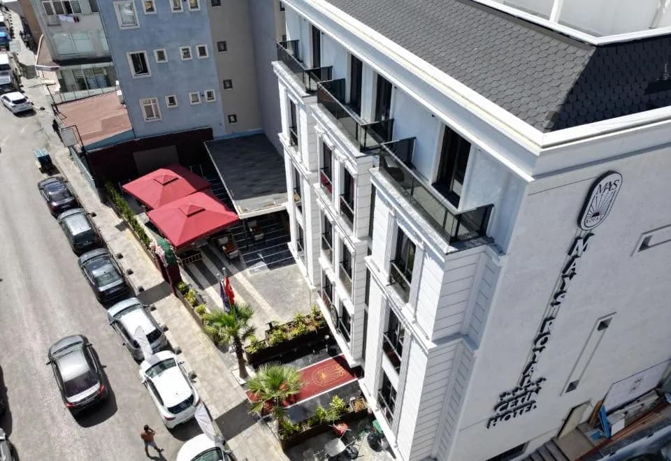 MAYS ROYAL HOTEL