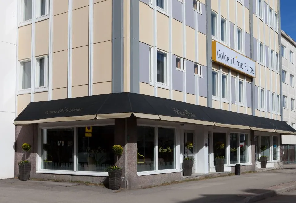 Golden Circle Suites