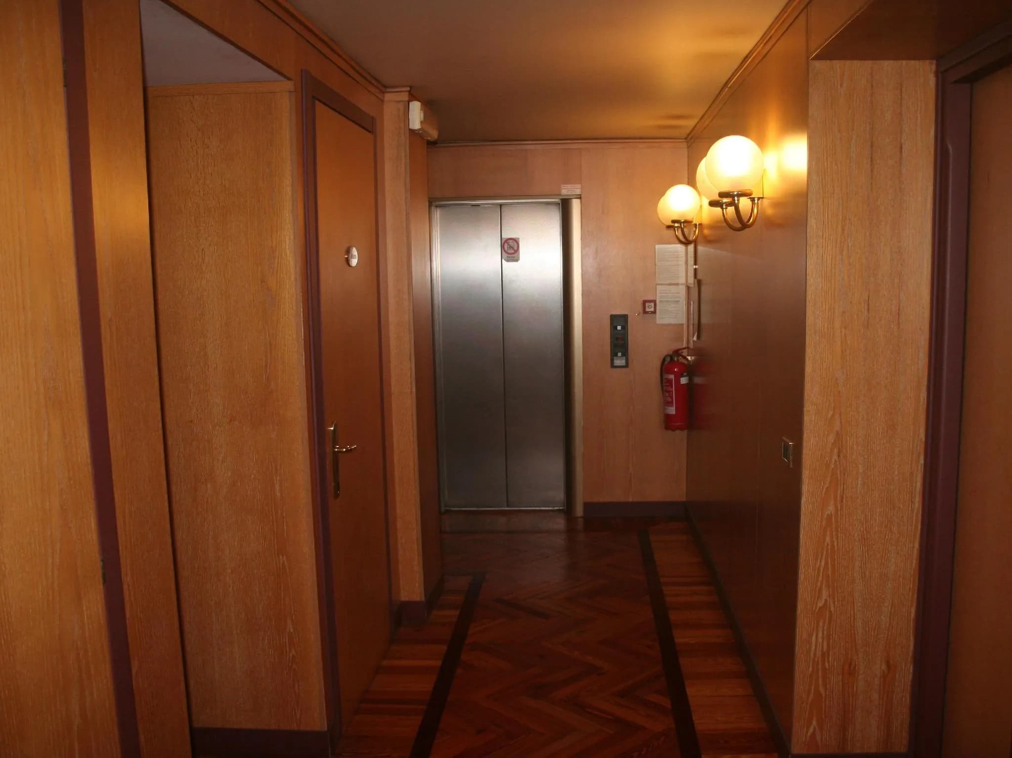 Albert Hotel