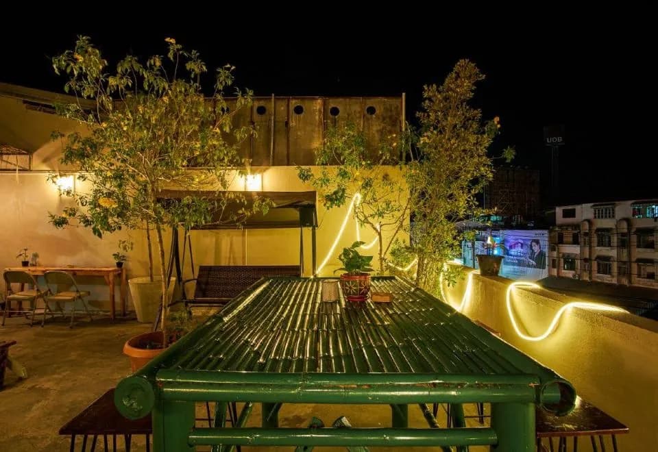 Happiness Community Wake & Bake Hostel