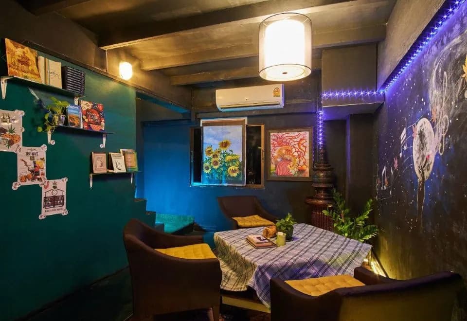 Happiness Community Wake & Bake Hostel
