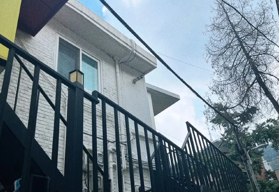 Jnineguesthouse